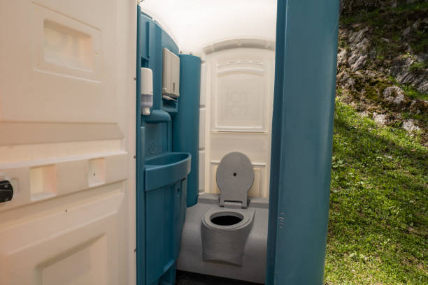 Best Restroom Trailer for Weddings  in Clintonville, WI